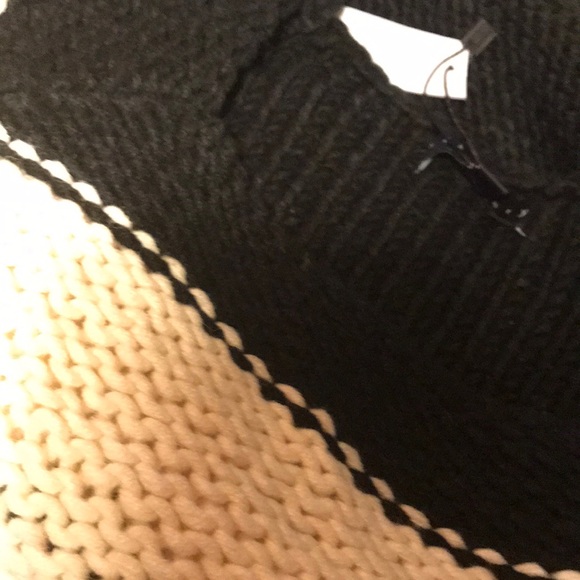 โฅ๏ธGorgeous Alexa Sweet Popover in Black & Natural - Picture 7 of 8